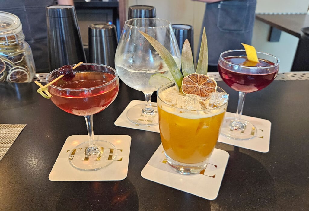 Ac Hotel Dotted Line Drinks