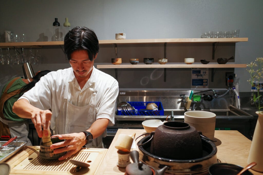 Cha To Gelato Zen Making Matcha Thomas Obungen 07