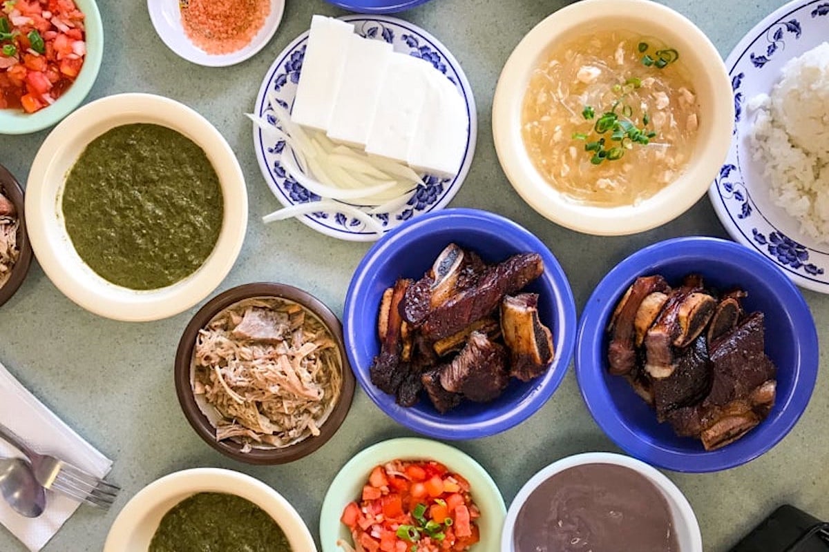 Helenas Hawaiian Food Assorted Pc Thomas Obungen