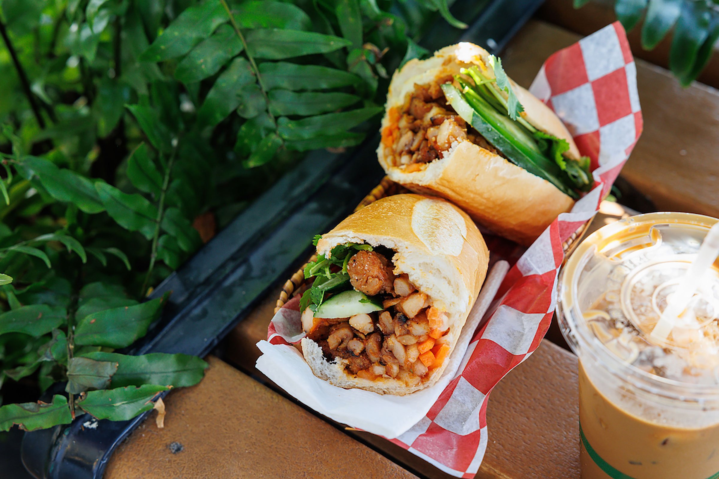 Hn2502 Ay Les Banh Mi 106