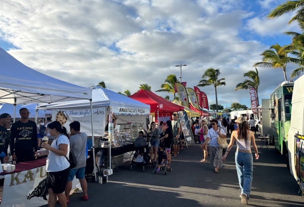 Ono Grindz market Scene