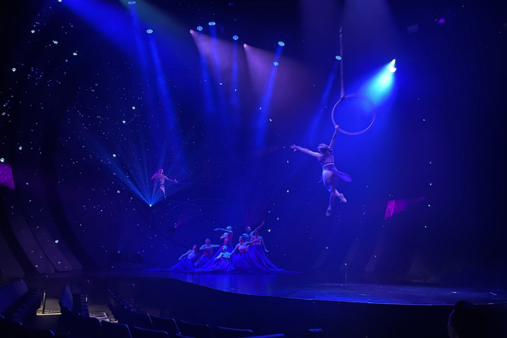 Cirque Du Soleil Auana Acrobatics Pc Robbie Dingeman